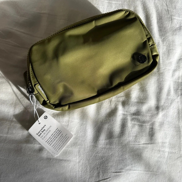 🆕💚 Lululemon Everywhere Belt Bag Bronze Green - Picture 1 of 6